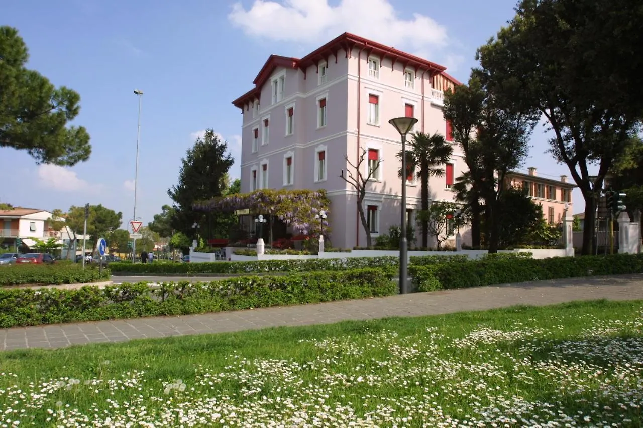 Hotel Giardinetto Desenzano del Garda 3*,