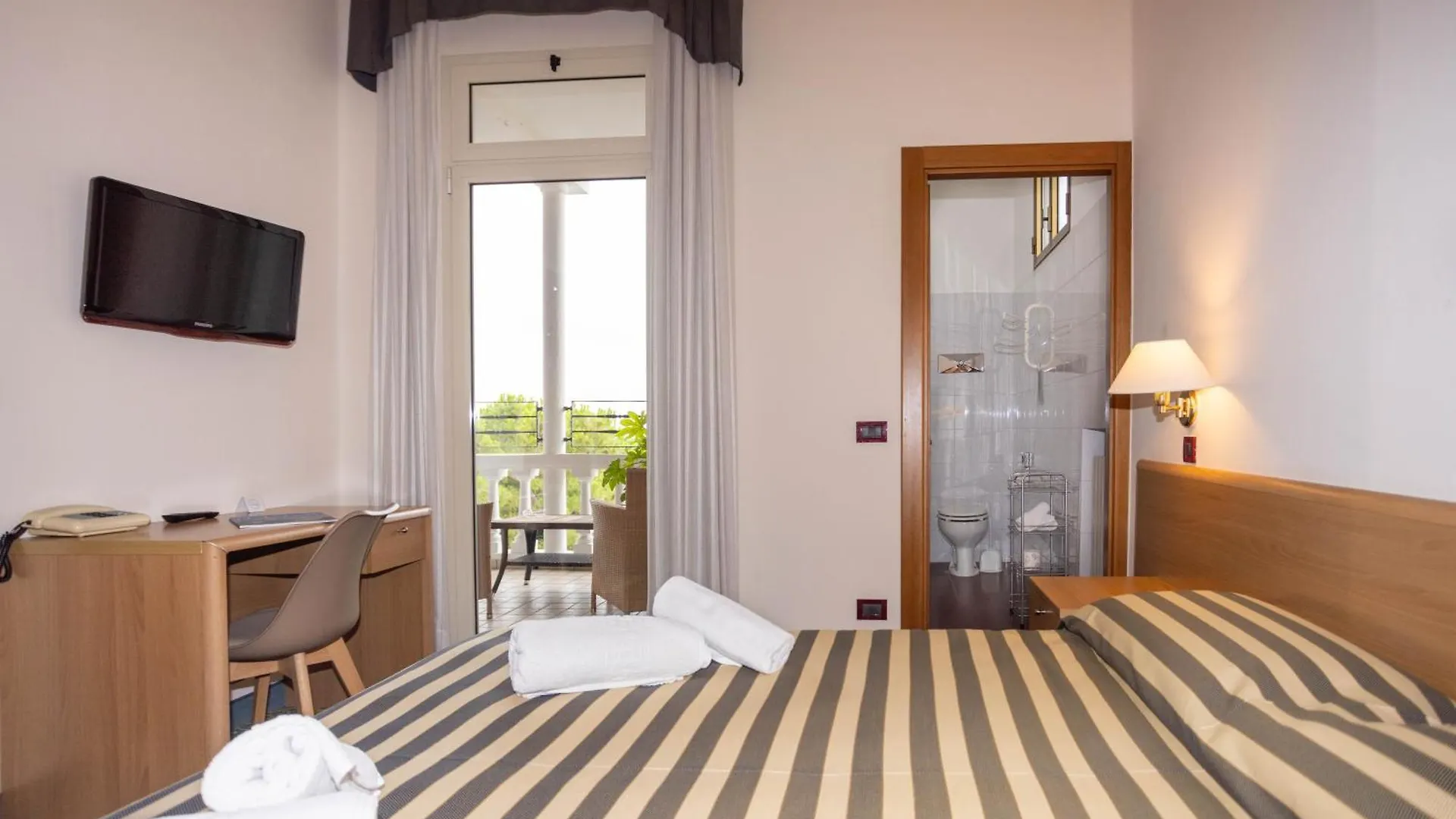 Hotel Giardinetto Desenzano del Garda 3*,