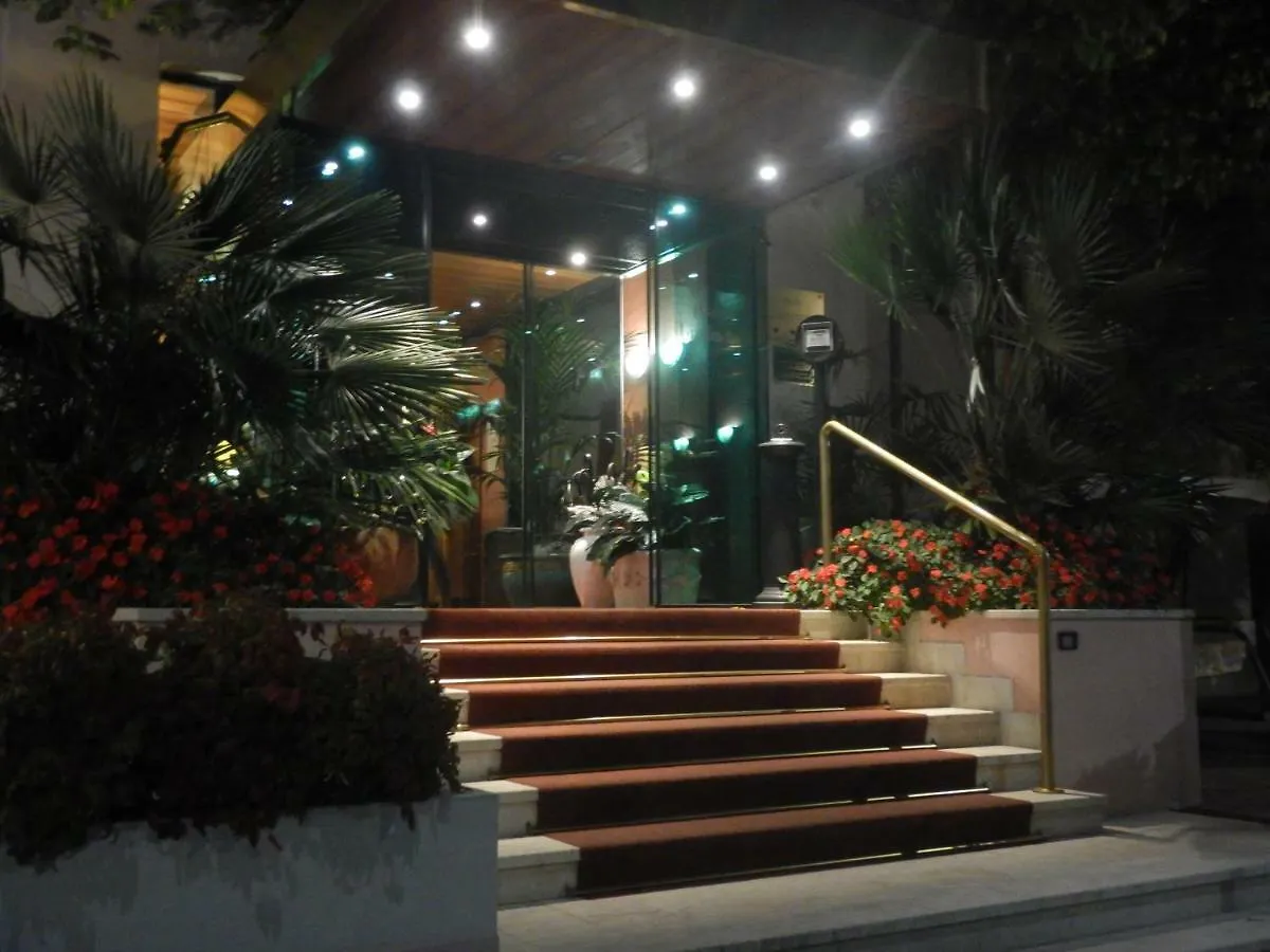 Hotel Giardinetto Desenzano del Garda 3*,  Italy