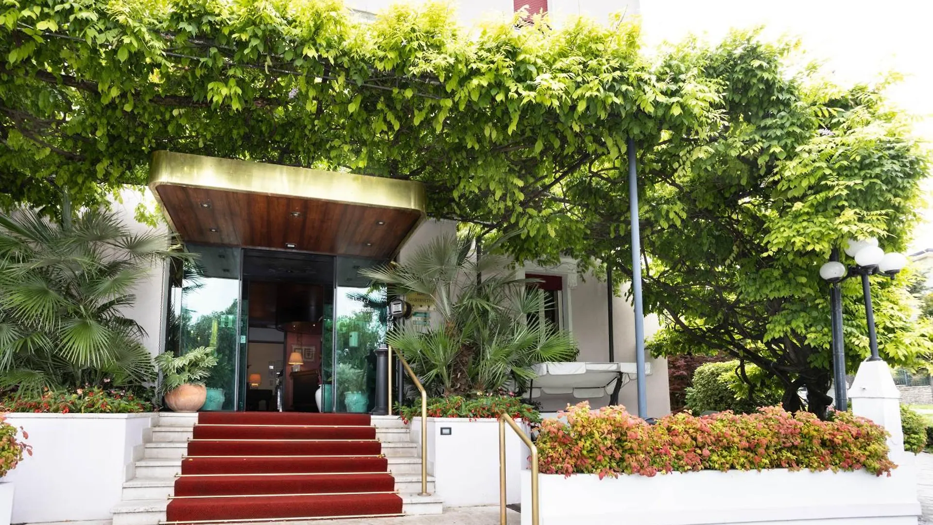 Hotel Giardinetto Desenzano del Garda 3*,  Italy