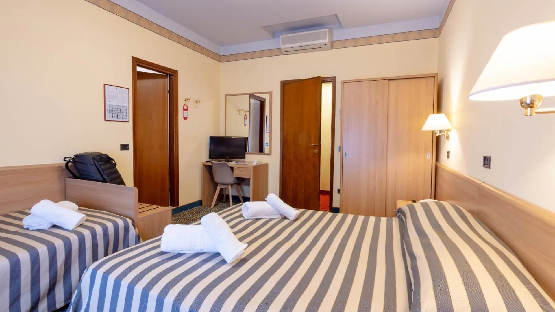 Hotel Giardinetto Desenzano del Garda 3*,  Italy